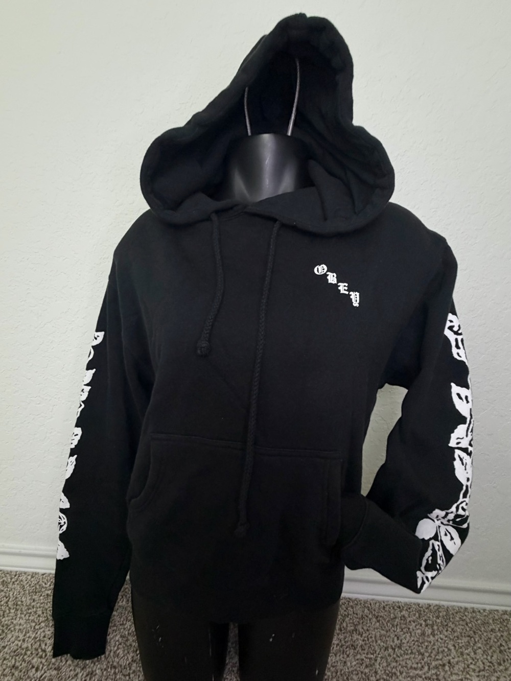 OBEY Worldwide Propaganda Black Wild Rose Sleeves Hoodie S
